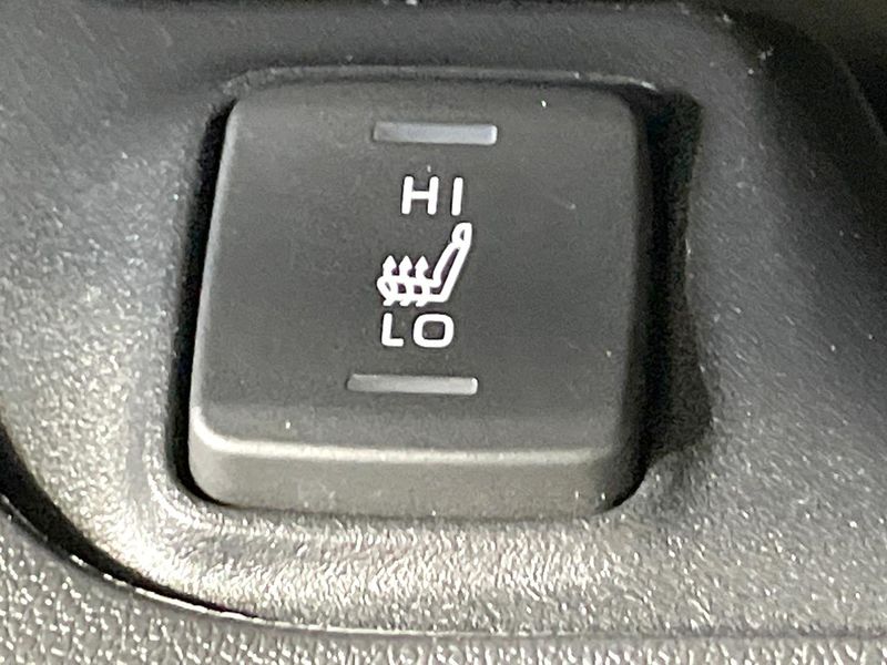 2022 Toyota Corolla Touring 6AA-ZWE211W (UW-6a6c14d61bd20)[21]
