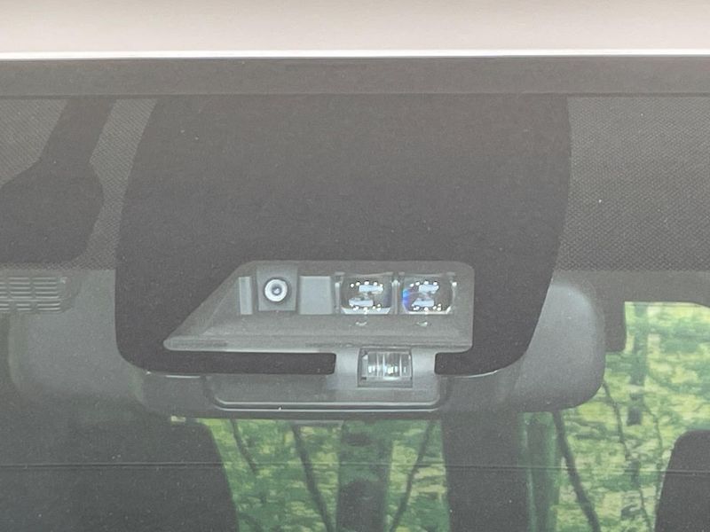 2018 Toyota Voxy DAA-ZWR80W (UW-6a6c14de88888)[5]