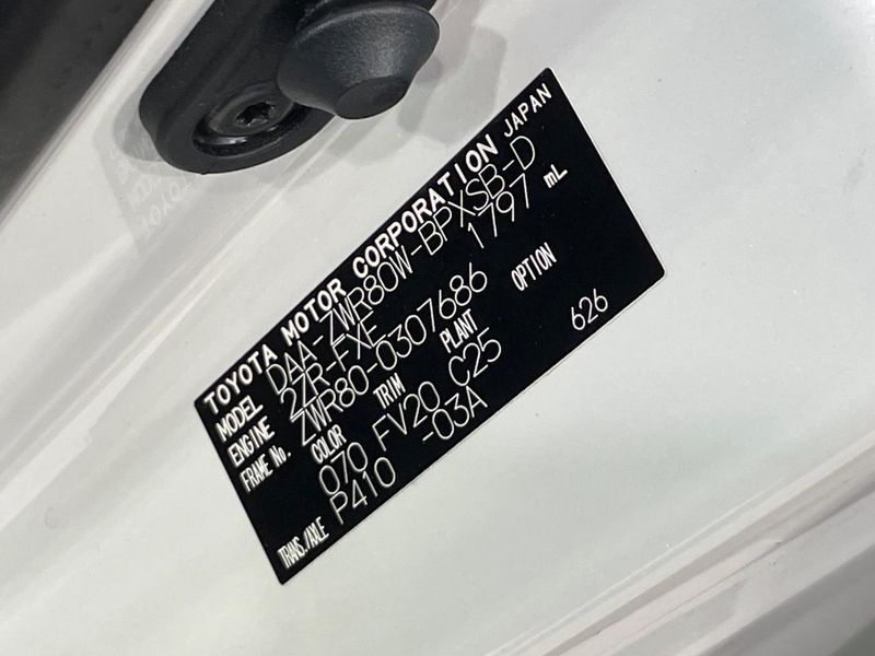 2018 Toyota Voxy DAA-ZWR80W (UW-6a6c14de88888)[1]