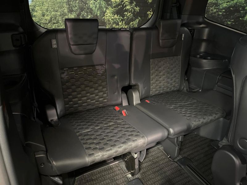 2023 Toyota Voxy 6AA-ZWR90W (UW-6a6c14e5559f5)[9]