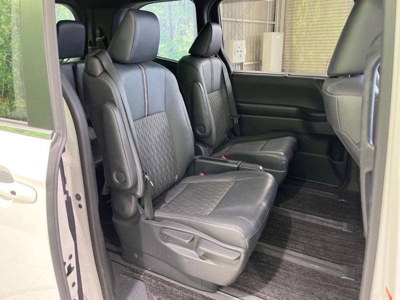 2023 Toyota Noah 6AA-ZWR90W (UW-6a6c14e6ad892)[7]