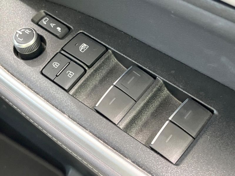 2023 Toyota Noah 6AA-ZWR90W (UW-6a6c14e6ad892)[18]