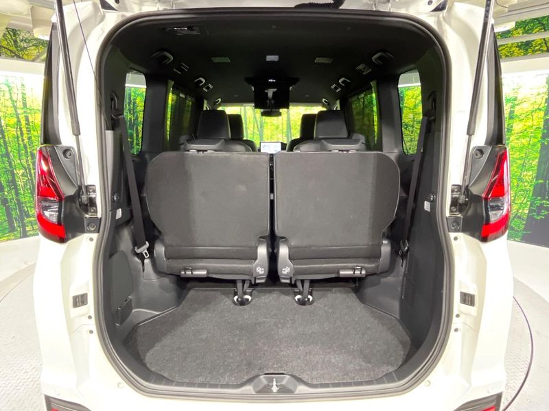 2025 Toyota Noah 6AA-ZWR90W (UW-6a6c14eb0d15c)[13]