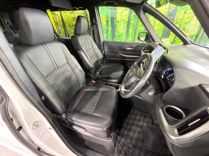 2025 Toyota Noah 6AA-ZWR90W (UW-6a6c14eb0d15c)[28]