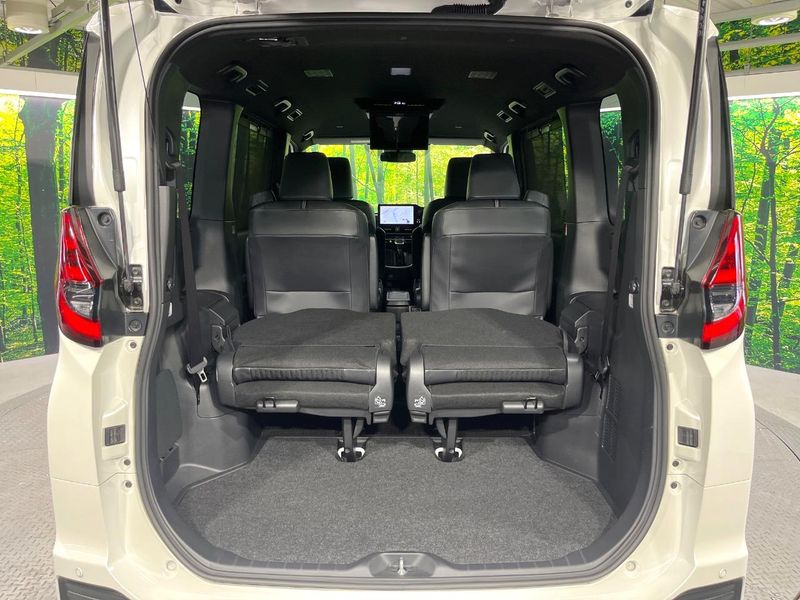 2025 Toyota Noah 6AA-ZWR90W (UW-6a6c14eb0d15c)[14]