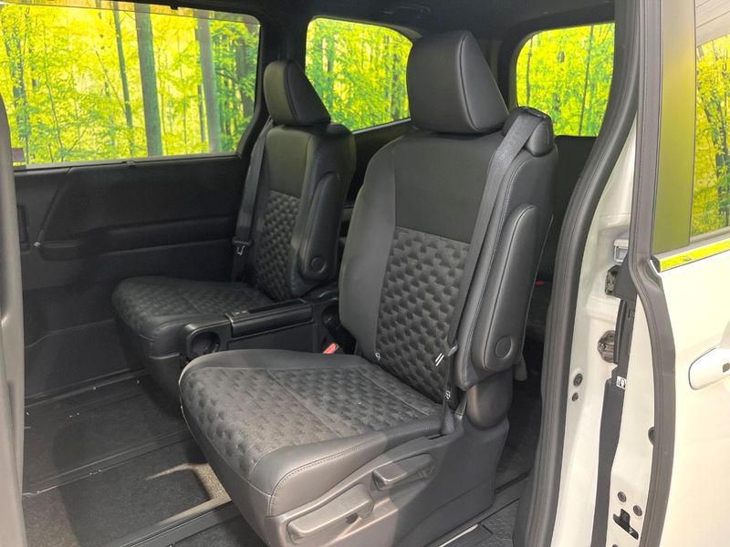 2025 Toyota Voxy 6AA-ZWR90W (UW-6a6c14ec07b71)[10]