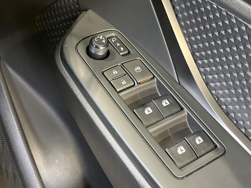 2018 Toyota C-HR DAA-ZYX10 (UW-6a6c14f49cb6f)[27]