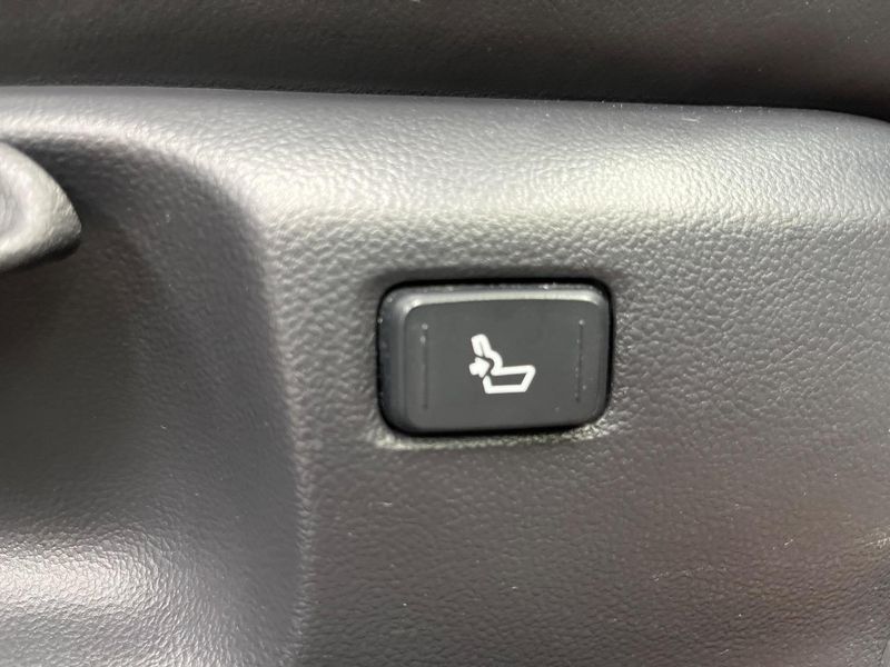 2019 Toyota C-HR 6AA-ZYX11 (UW-6a6c14f71a46f)[18]