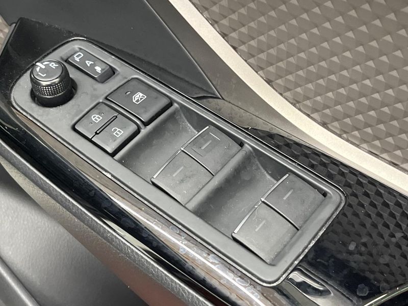 2019 Toyota C-HR 6AA-ZYX11 (UW-6a6c14f71a46f)[17]