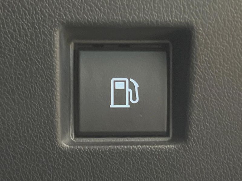 2023 Toyota Alphard Hybrid 6AA-AAHH40W (UW-6a6d6223be2d5)[28]
