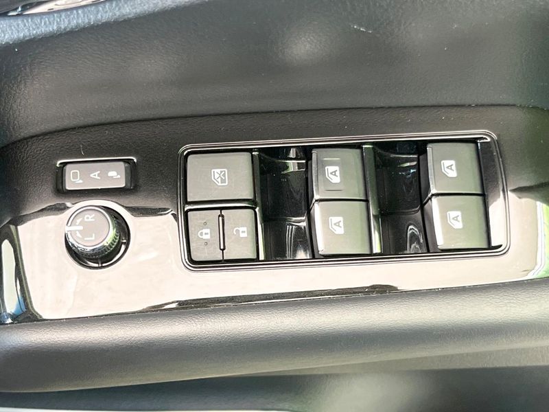 2019 Toyota Alphard DBA-AGH30W (UW-6a6d62404f0ed)[28]