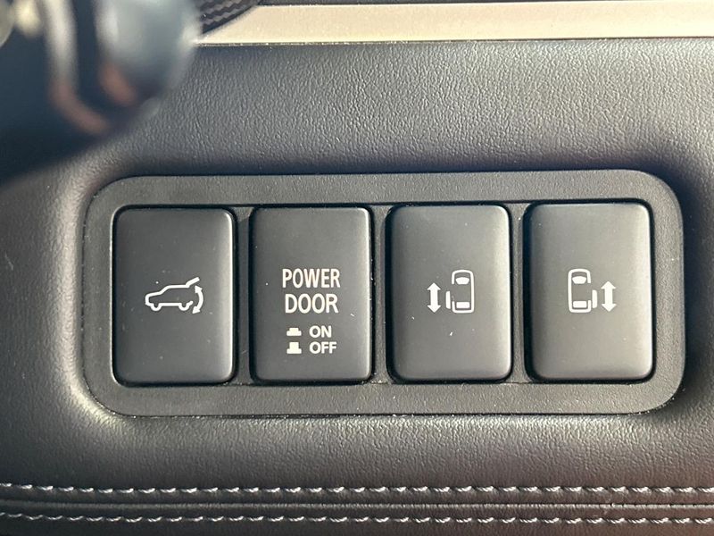 2023 Mitsubishi Delica D:5 3DA-CV1W (UW-6a6d62d0e5812)[7]
