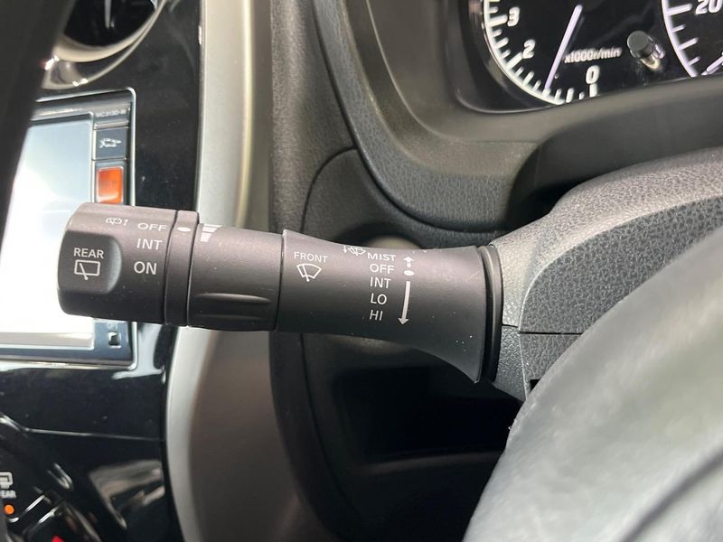 2013 Nissan Note DBA-E12 (UW-6a6d62eeb20bf)[14]