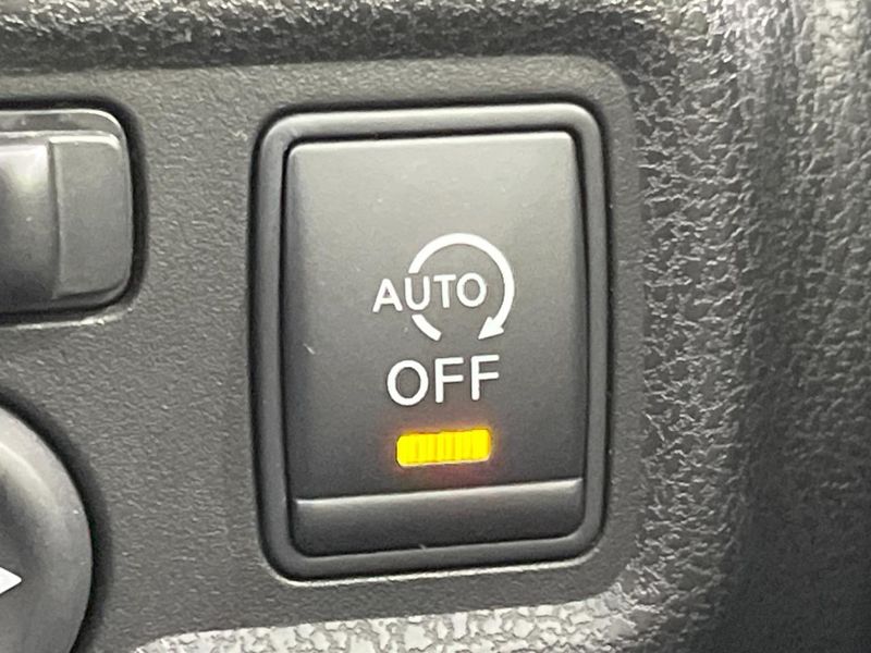 2013 Nissan Note DBA-E12 (UW-6a6d62eeb96f1)[16]