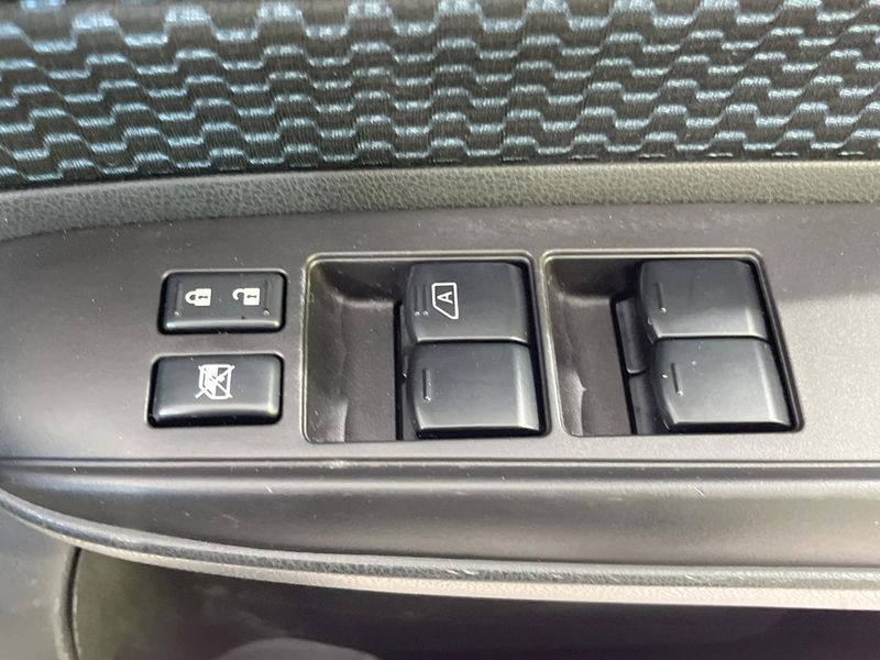 2013 Nissan Note DBA-E12 (UW-6a6d62eeb96f1)[13]