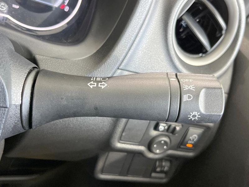 2013 Nissan Note DBA-E12 (UW-6a6d62eeb96f1)[26]