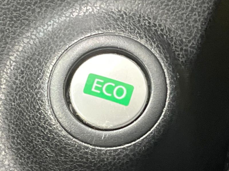 2013 Nissan Note DBA-E12 (UW-6a6d62eeb96f1)[15]