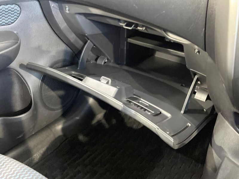 2013 Nissan Note DBA-E12 (UW-6a6d62eeb96f1)[21]
