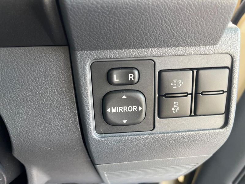 2025 Toyota Land Cruiser 70 3DA-GDJ76W (UW-6a6d6319779d2)[11]