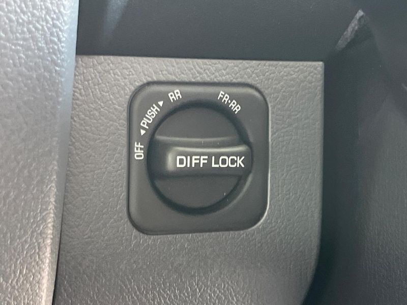 2025 Toyota Land Cruiser 70 3DA-GDJ76W (UW-6a6d6319779d2)[12]