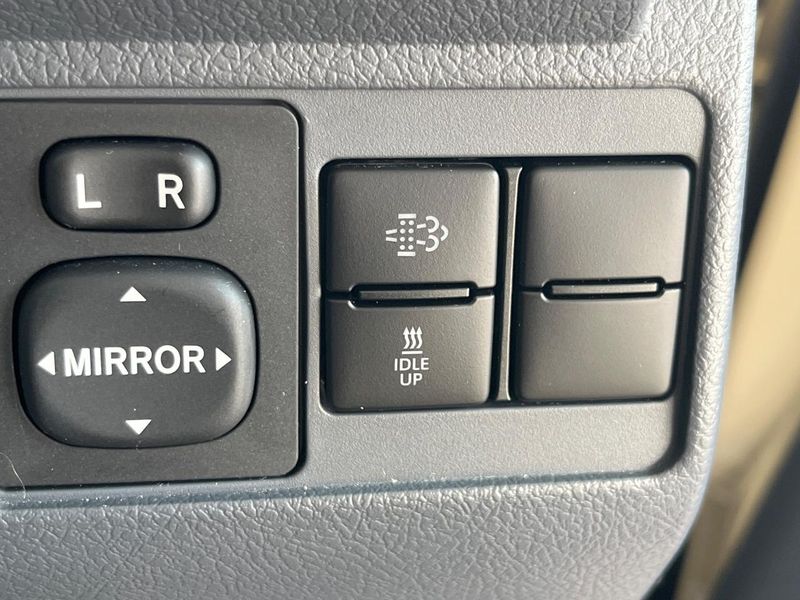 2025 Toyota Land Cruiser 70 3DA-GDJ76W (UW-6a6d6319779d2)[10]