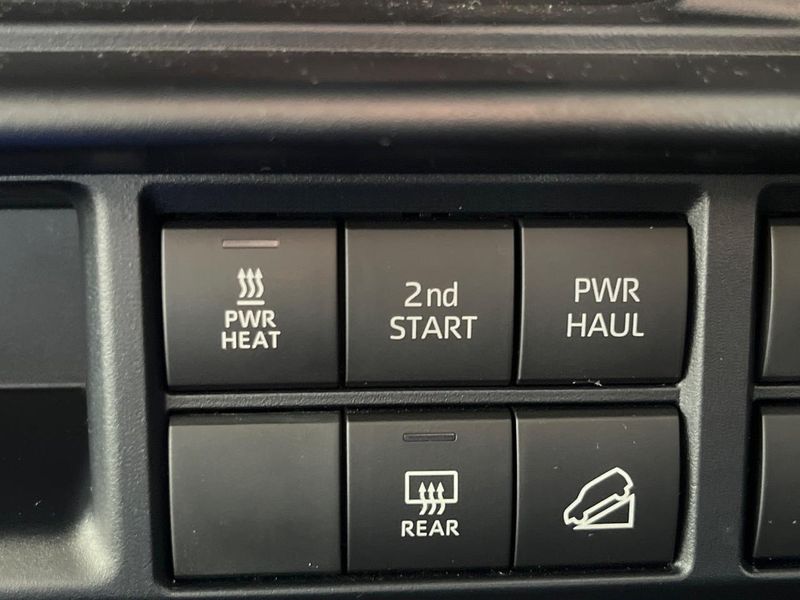 2025 Toyota Land Cruiser 70 3DA-GDJ76W (UW-6a6d6319779d2)[21]