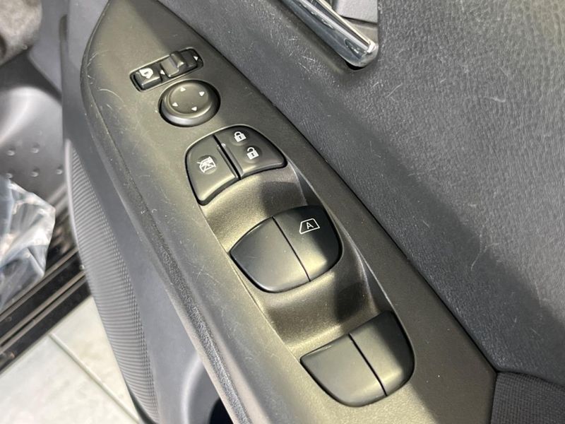 2017 Nissan Serena DAA-GFC27 (UW-6a6d631d697df)[24]