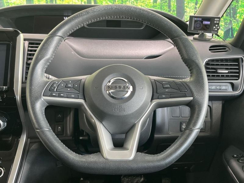2017 Nissan Serena DAA-GFC27 (UW-6a6d631d697df)[27]