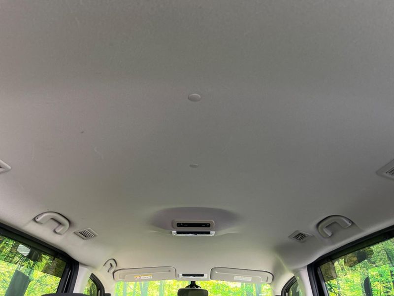 2017 Nissan Serena DAA-GFC27 (UW-6a6d631d697df)[22]