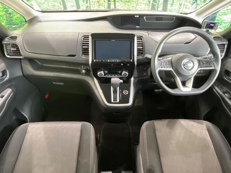2017 Nissan Serena DAA-GFC27 (UW-6a6d631d697df)[26]