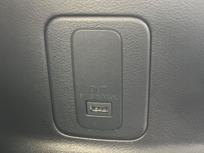 2017 Nissan Serena DAA-GFC27 (UW-6a6d631d697df)[20]