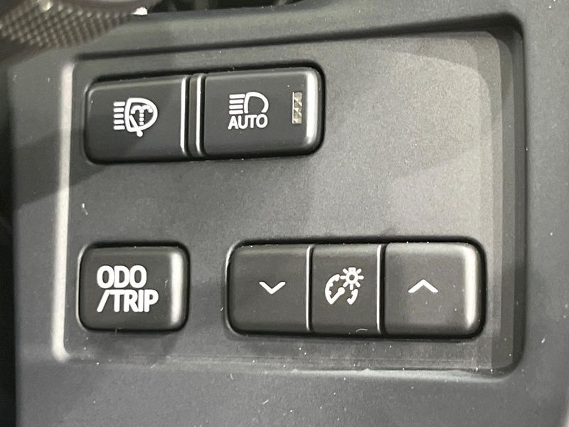 2013 Toyota Crown DBA-GRS211 (UW-6a6d633f4264b)[21]