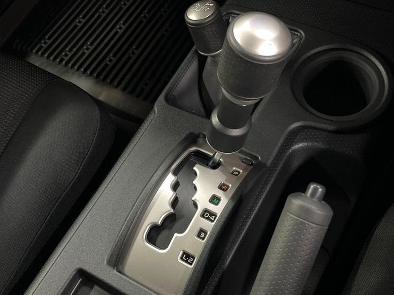 2013 Toyota FJ CRUISER CBA-GSJ15W (UW-6a6d634191a17)[10]