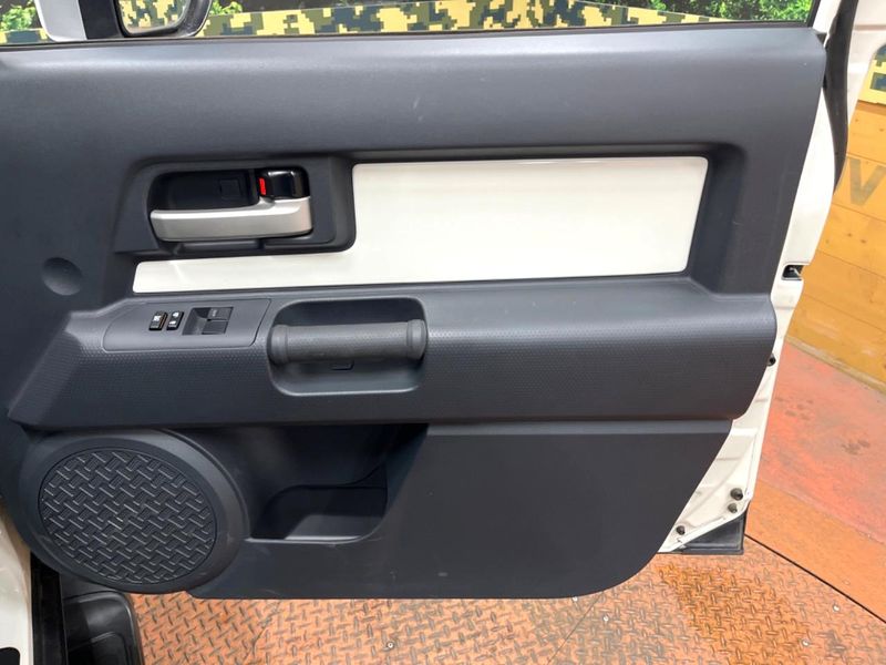 2013 Toyota FJ CRUISER CBA-GSJ15W (UW-6a6d634191a17)[22]