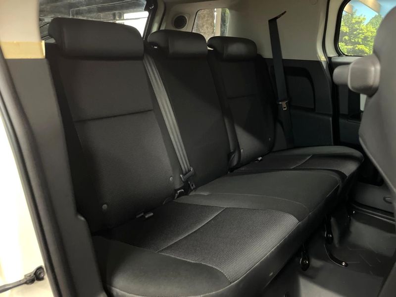 2013 Toyota FJ CRUISER CBA-GSJ15W (UW-6a6d634191a17)[26]