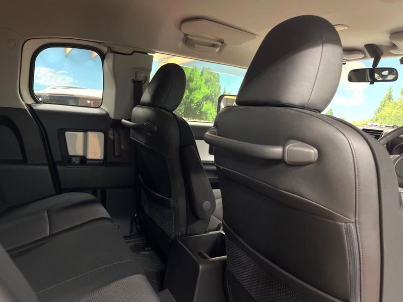 2013 Toyota FJ CRUISER CBA-GSJ15W (UW-6a6d634191a17)[27]