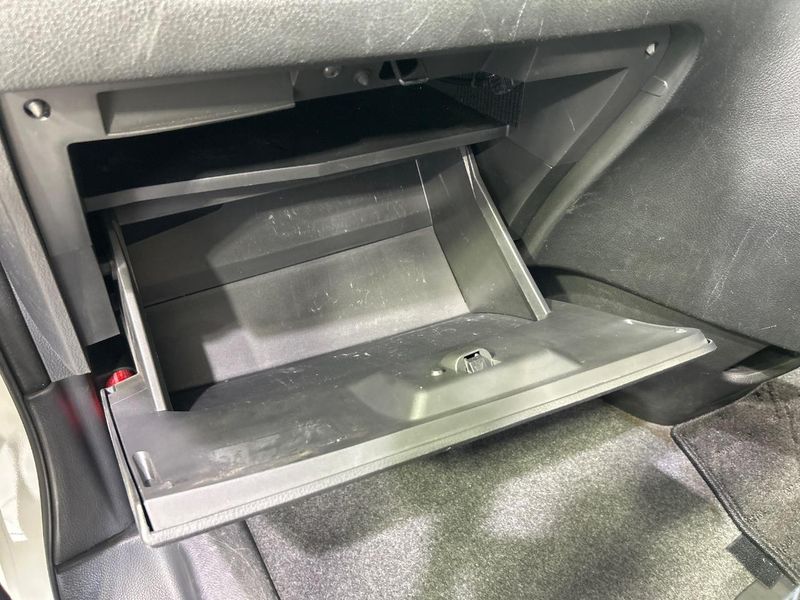 2015 Nissan Serena DAA-HFC26 (UW-6a6d636ec04fb)[4]