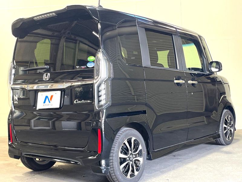 2020 Honda N-BOX CUSTOM 6BA-JF3 (UW-6a6d63a7b4c1c)[21]