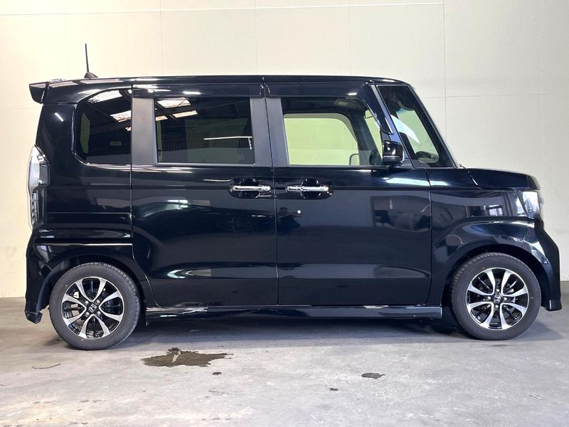 2020 Honda N-BOX CUSTOM 6BA-JF3 (UW-6a6d63a7b4c1c)[17]