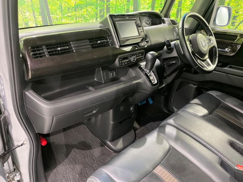 2017 Honda N-BOX CUSTOM DBA-JF4 (UW-6a6d63c001b15)[19]