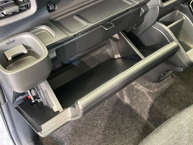 2026 Toyota Sienta 6AA-MXPL10G (UW-6a6d651731ebe)[4]