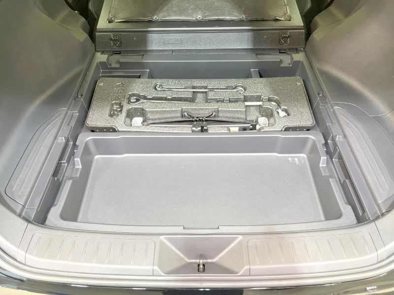 2023 Toyota Harrier 6BA-MXUA80 (UW-6a6d6521ba2d4)[25]