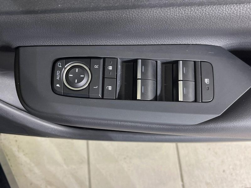 2023 Toyota Prius 6AA-MXWH60 (UW-6a6d6528e4483)[22]