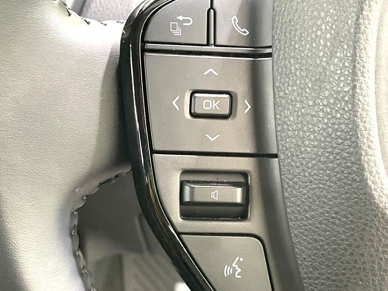 2025 Toyota Prius 6AA-MXWH60 (UW-6a6d652d5003e)[14]