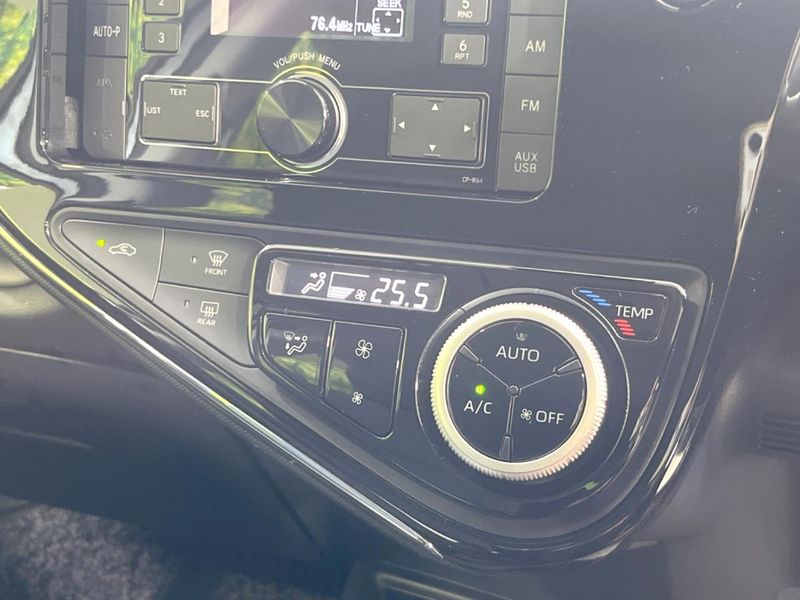 2017 Toyota Aqua DAA-NHP10 (UW-6a6d654c8ea58)[17]