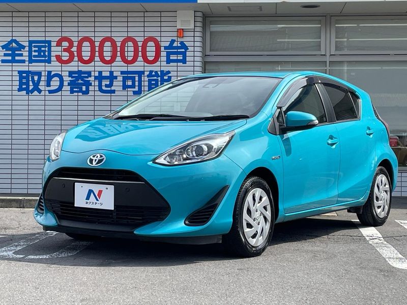 2017 Toyota Aqua DAA-NHP10 (UW-6a6d654d34353)[0]