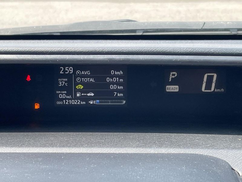 2017 Toyota Aqua DAA-NHP10 (UW-6a6d654d34353)[27]