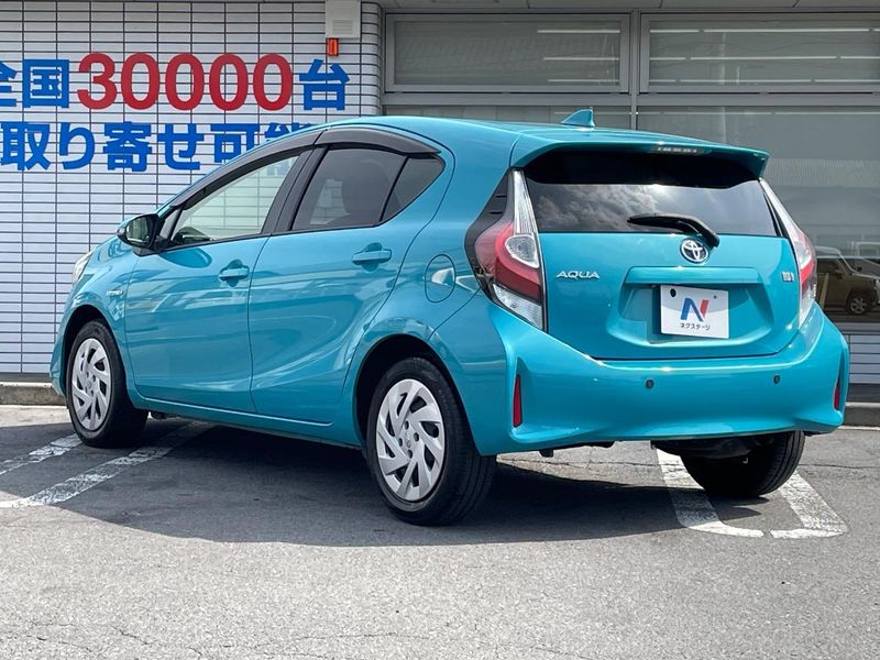 2017 Toyota Aqua DAA-NHP10 (UW-6a6d654d34353)[5]