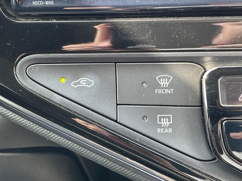 2017 Toyota Aqua DAA-NHP10 (UW-6a6d654d34353)[25]
