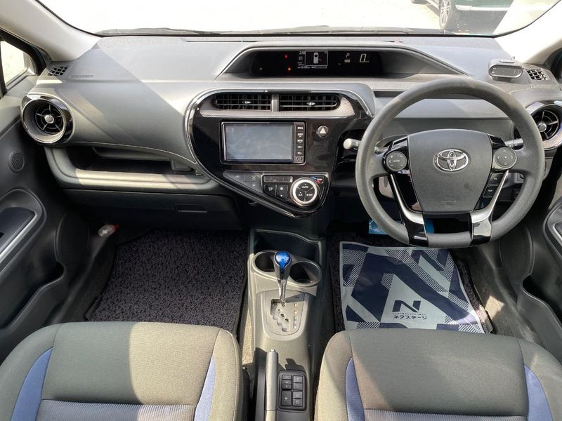 2017 Toyota Aqua DAA-NHP10 (UW-6a6d654d34353)[20]